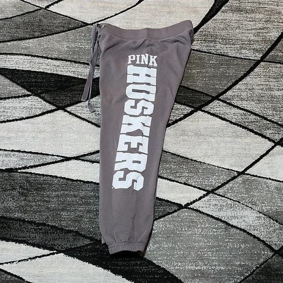 VINTAGE VS PINK 2012 NEBRASKA HUSKERS RED SHINE FLEECE JOGGERS 5TH & OCEAN XS - Picture 1 of 12